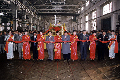 九游老哥J9俱乐部官网股份公司进行九游老哥J9俱乐部官网牌TY220推土机5000台下线庆典活动。