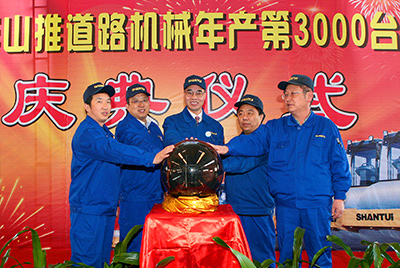 路路机械3000下线