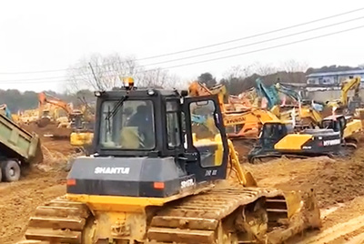 1月23昼夜间，九游老哥J9俱乐部官网设备开足马力，与功夫竞走，全快开启“武汉版幼汤山”医院的建设。